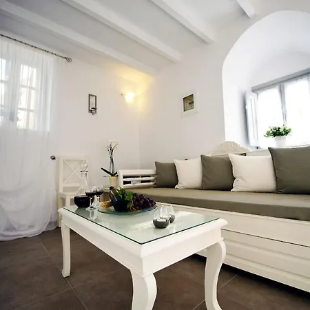 아파트 Archontiko Santorini *